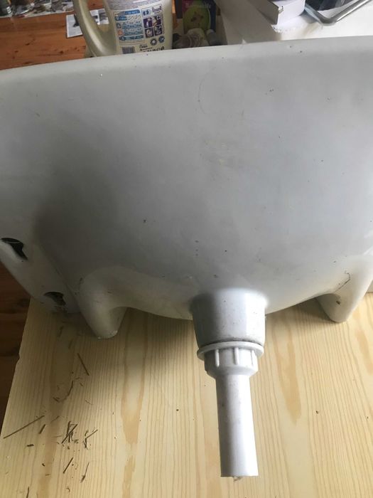 Umywalka biała porcelanowa do łazienki z PRL
