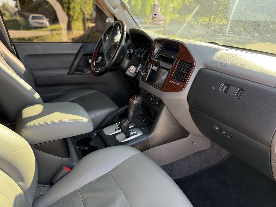 Mitsubishi Pajero Wagon 2006, бензин + газ, 3.0, автомат