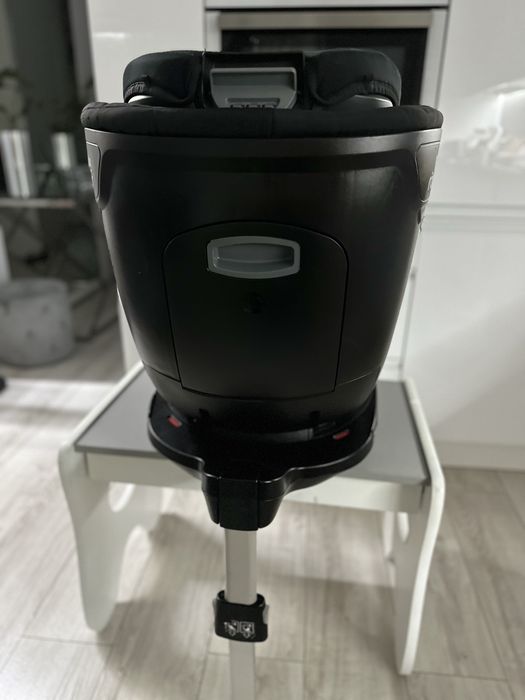 Fotelik samochodowy Britax Römer DUALFIX M i-SIZE.