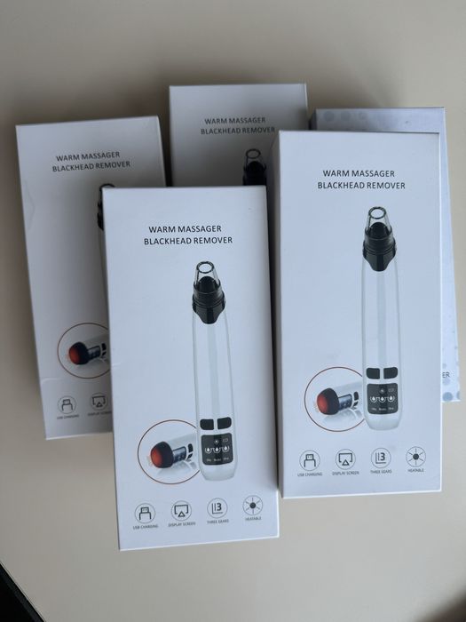 Вакуумний очищувач білий та зелений пор обличчя скраб