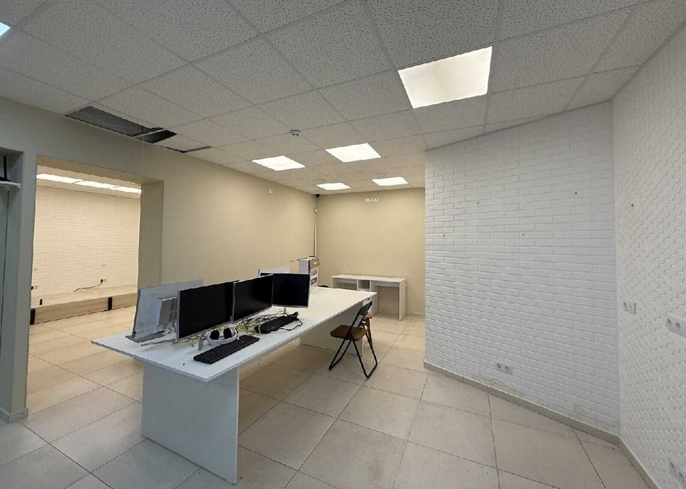 Здається комерційне приміщення на вул. Тетяни Яблонської