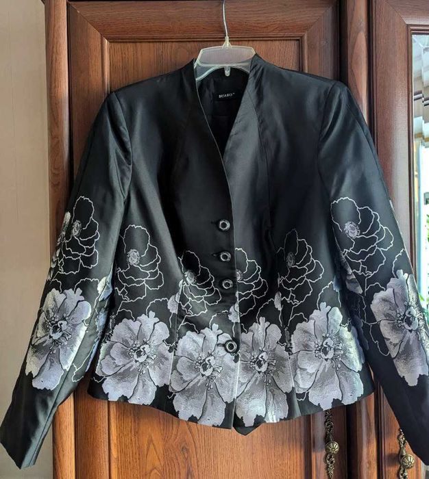 Женский нарядный костюм BUARO (жакет + юбка)