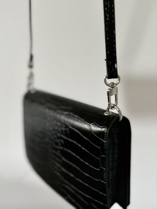 Mała torebka listonoszka czarna basic crossbag sztywna