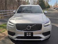 2022 Volvo XC90 T6 Momentum