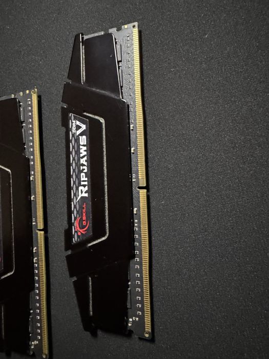 G.Skill Ripjaws V 32GB (2x16GB) DDR4 4000MHz CL16-16-16-36 S8B-Die