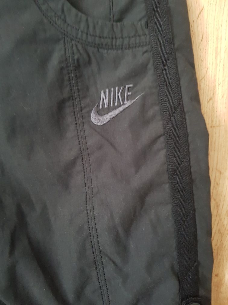 Czarne spodenki materiał Nike r 38
