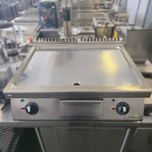 Fry-top elétrico de bancada com chapa lisa Alpeninox (800x720x350mm)