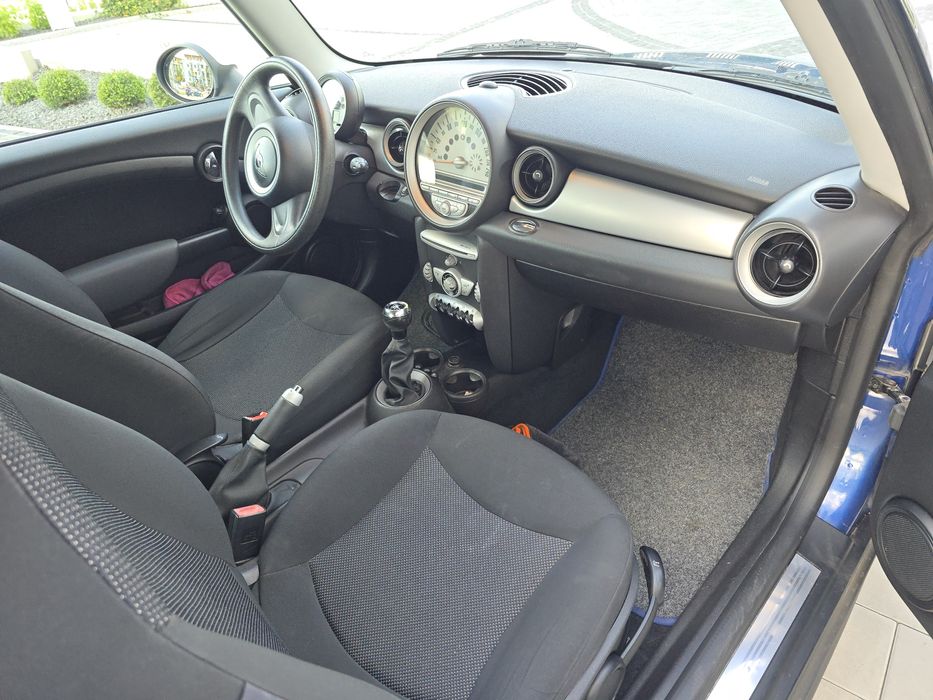 Mini Cooper dwa komplety opon, stan bardzo dobry, benzyna 1.6