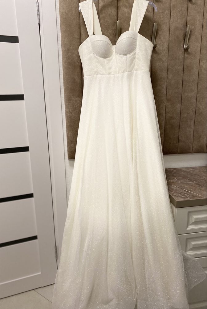 Продам весільну сукню в ідеальному стані після хімчистки