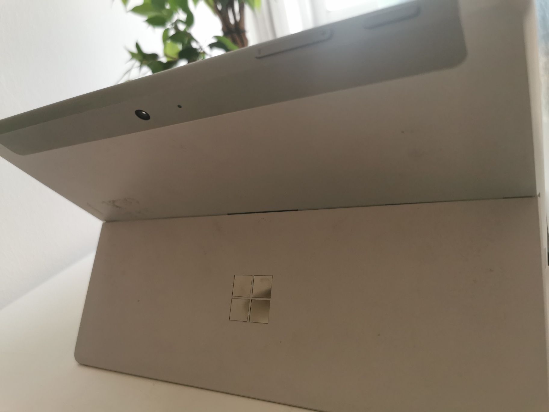 Microsoft Suface go model 1824
