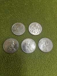 Monety 100 zł z 1984, 1986 i 1990 roku.