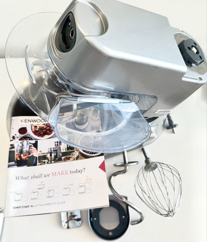Kenwood Chef XL Elite 1400w з додатковими насадками