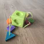 Zabawka sensoryczna fat brain toys sorter kostka  oombee cube Montesso