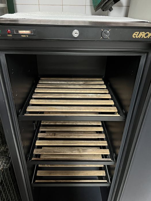 Arca de vinhos como nova