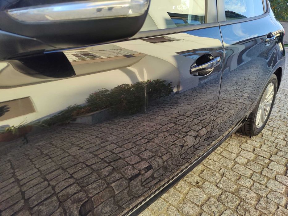 Peugeot 208 1.2 active 2014