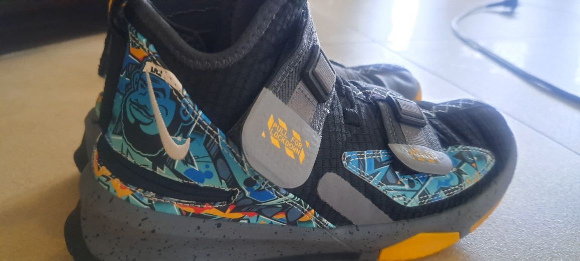 Buty do koszykówki Nike LeBron
