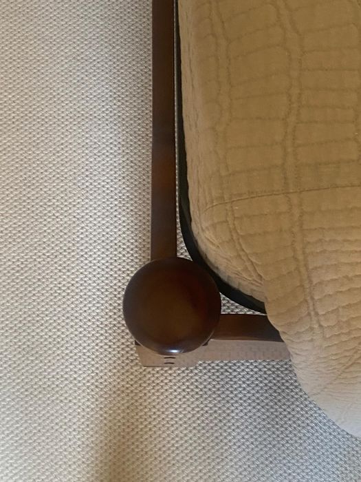 Cama de casal 140x200 em madeira