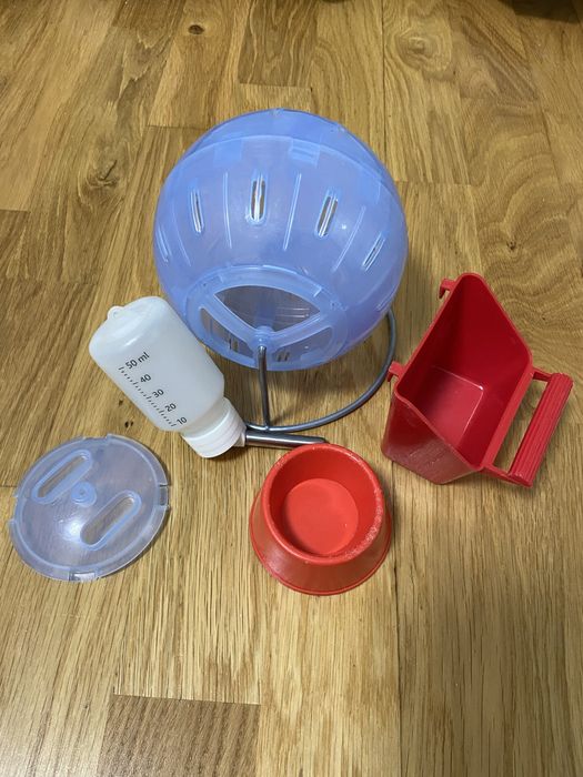 Все для  гризунів . ( колесо, поїлка, кормушка для сипучого …..)