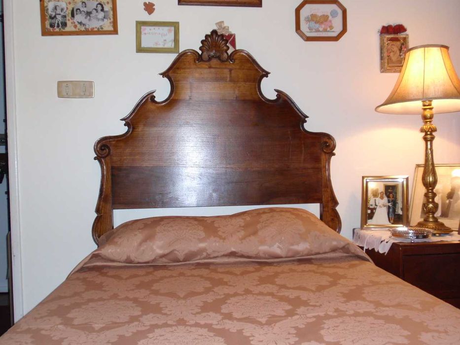 Cama conventual D. José I em madeira de Castanho (Preguiceiro)