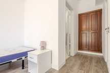 Suíte com varanda (casa banho privada e roupeiro)