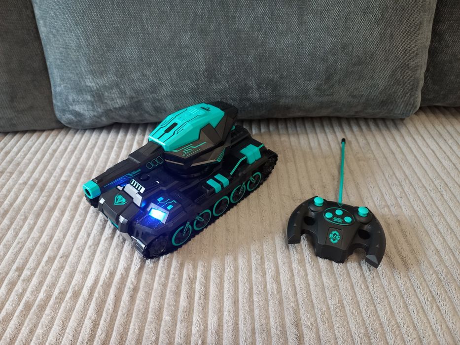 Машинка танк на радіокеруванні