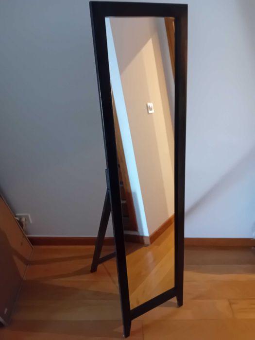 Espelho de pé preto