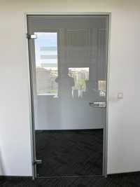 Drzwi szklane całe z ramą aluminiową