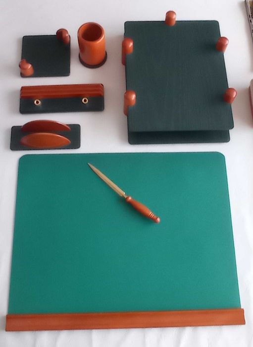 Conjunto de acessórios de escritório em madeira para secretária
