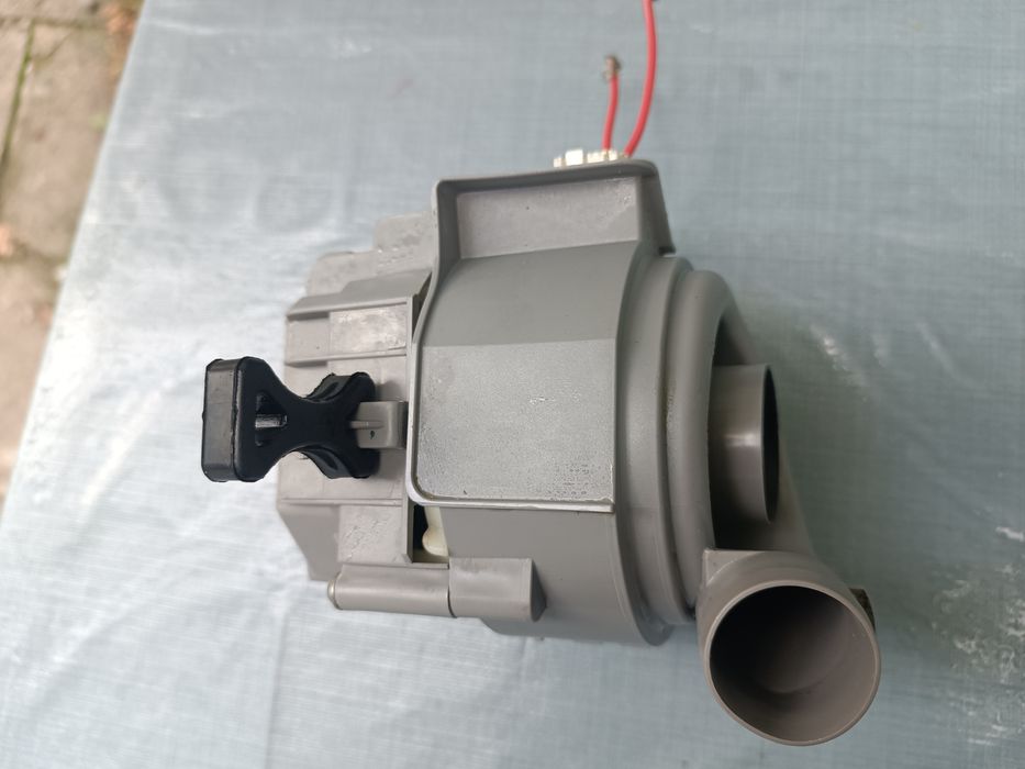 Tą pogrzałka do zmywarki Bosch albo Siemens mała skręcana