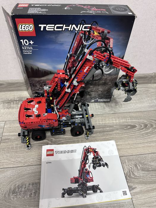 Продам оригінальне б/в Lego technic 42144