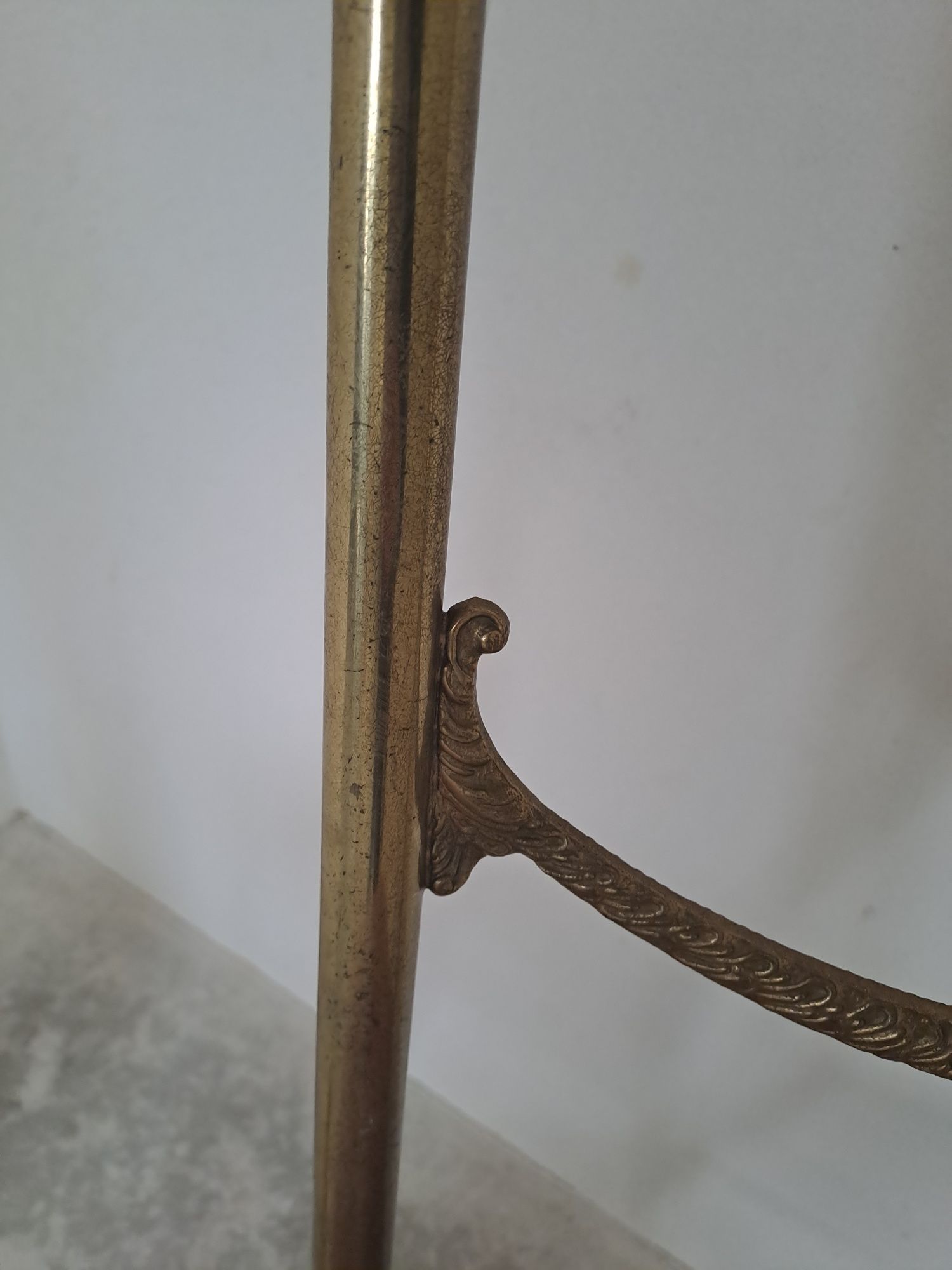 Krzesło metalowe złote stylowe stare krzesło