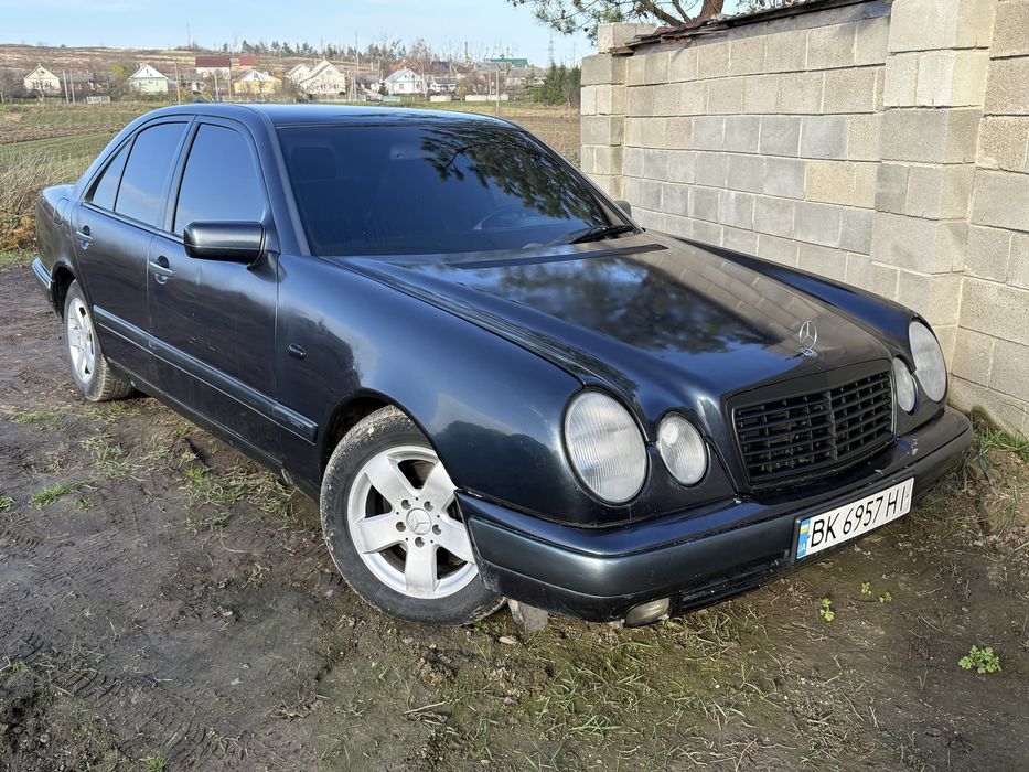 Mercedes-Benz W210 E240