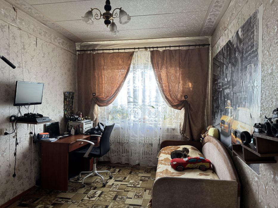 Здається трикімнатна квартира