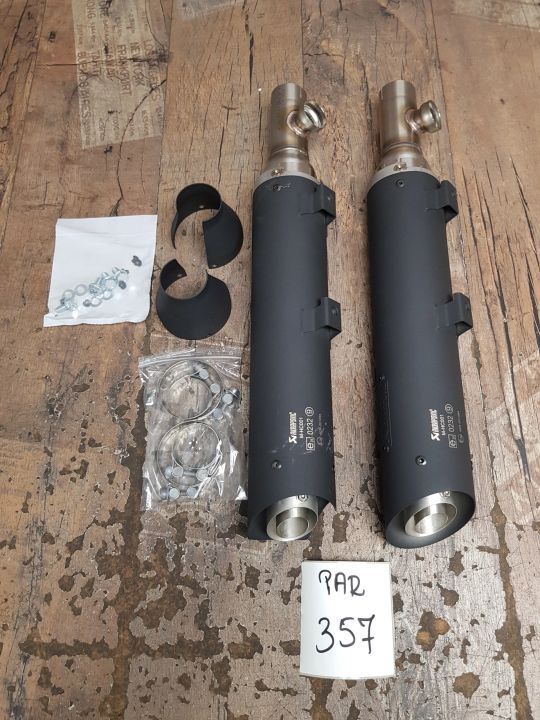 Fabrycznie nowe tłumiki Akrapovic Harley Davidson Sportster
