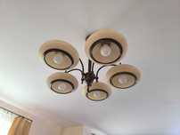 Lampa sufitowa i kinkiety do salonu