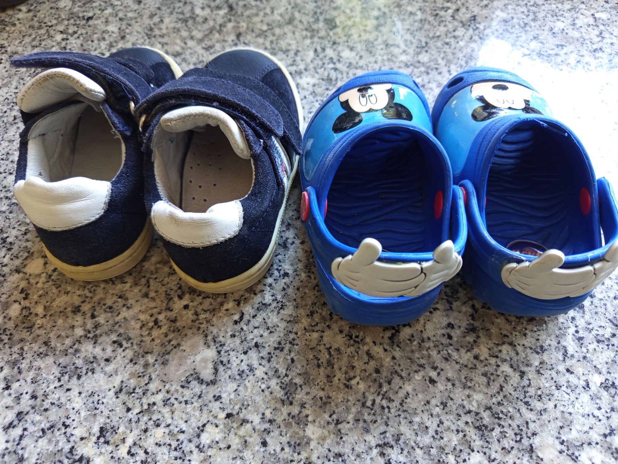 Sapatilhas e crocks de bebé