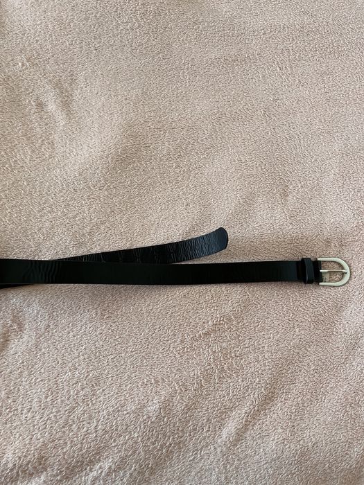 Pasek ze srebną klamrą