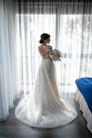 Шикарное свадебное платье со шлейфом, 38 размер