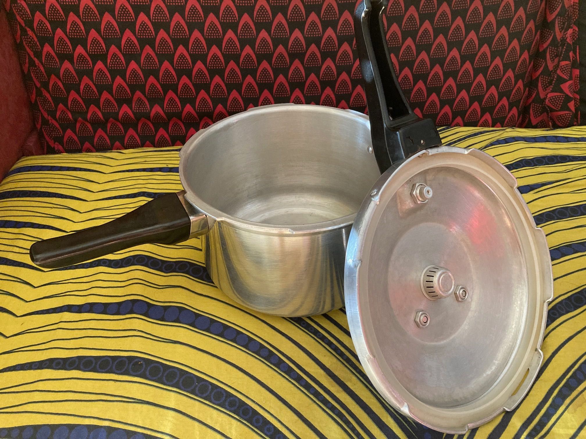 Panela de Pressão com 3 Válvulas de Segurança  4L