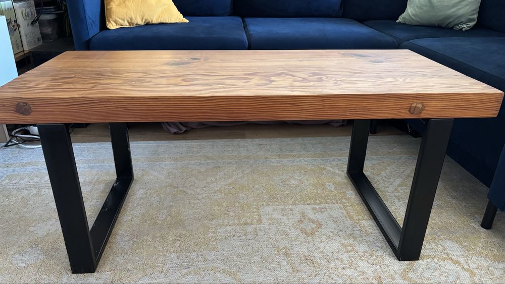 Industrialny stolik kawowy z litego drewna 115x50x49 cm
