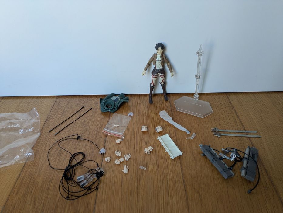 Figura Attack on Titan Levi Ackerman SNK (Portes Grátis)