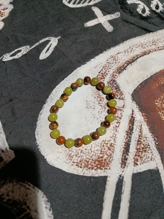 Pulseira com 24 pedras naturais de 8mm cada, olho de tigre e jaspe do