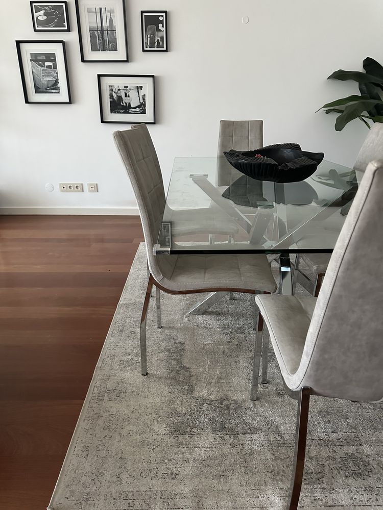 Mesa sala de jantar e 6 cadeiras