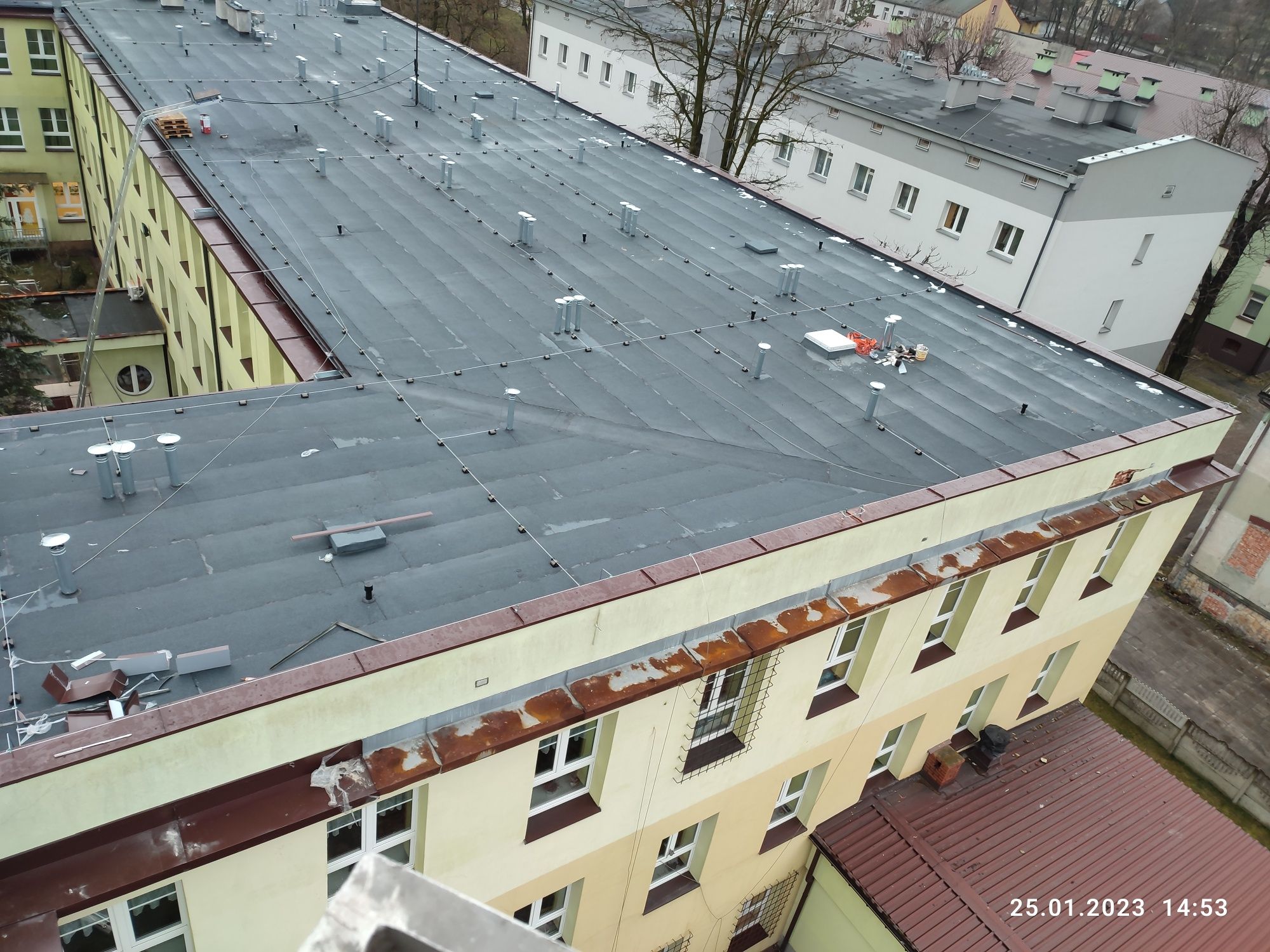 Usługi dekarskie papa termozgrzewalna gonty obróbki blacharskie rynny