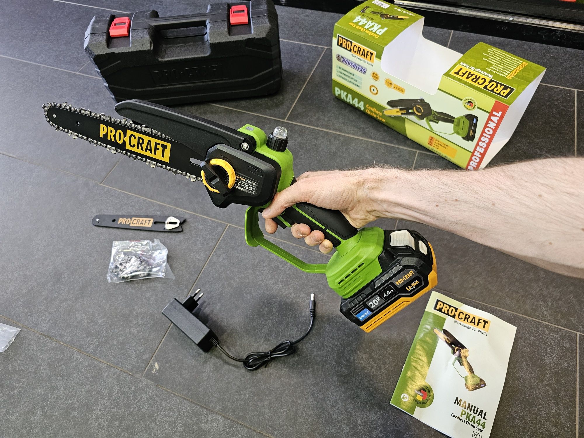 ProCraft PKA44 Мини Пила Аккумуляторная Акум.4.0Аh +2шт Шины ,2шт Цепи