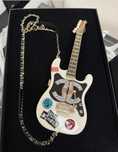 CHANEL Metiers  kolekcjonerska torebka Gitara Minaudiere CHANEL 24A