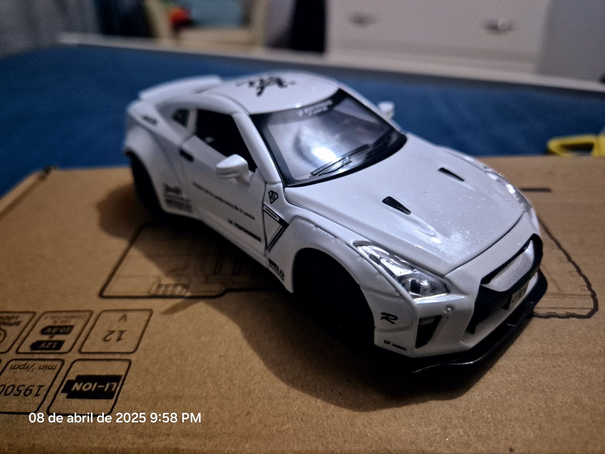 Nissan GTR kit rocket bunny 1;32