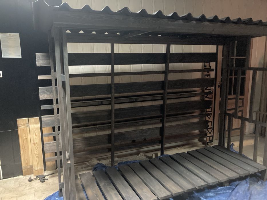 Drewutnia z modrzewia na gotowo pod wymiar