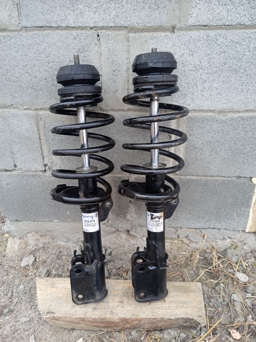 Продам амортизатори на Віто в гарному стані кого цікавить звоніть