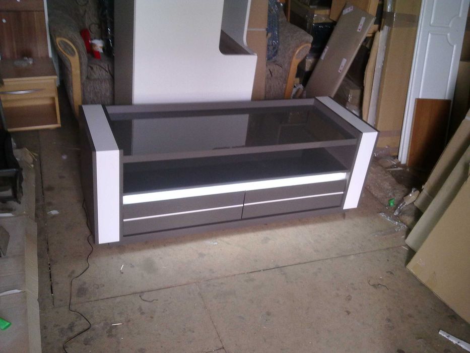 Linn Nowa Szafka pod telewizor (144x50x50, połysk,oświetlenie led)